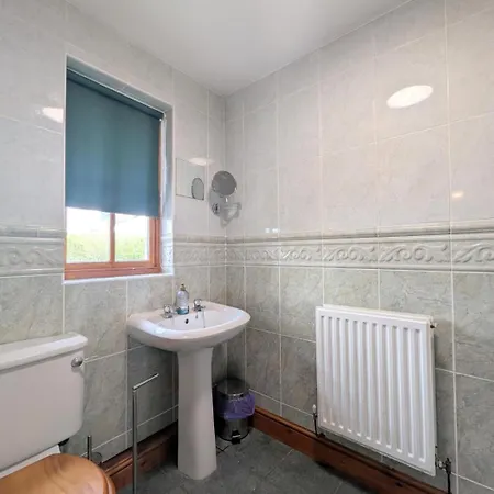 4 Bed In Oc-s36348 Holiday home *