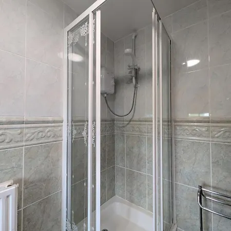 4 Bed In Oc-s36348 Holiday home *