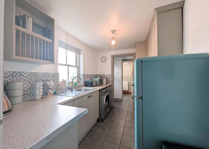 4 Bed In Oc-s36348 Holiday home *